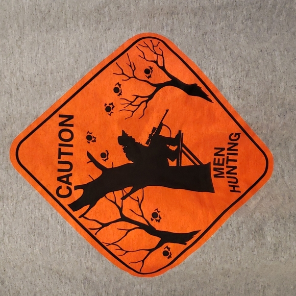 "CAUTION MEN HUNTING" Graphic sign short sleeve tshirt-Large NWOT - Picture 2 of 6